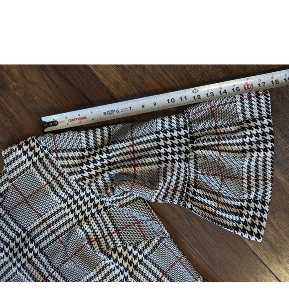 Violet B Woman's Houndstooth W/ Red Accent Dress Size 1X Stretch Bell Sleeves. - Picture 10 of 16